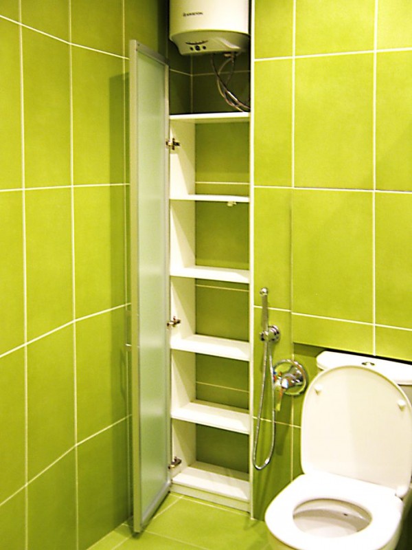 Les étagères pour les toilettes ne doivent pas interférer