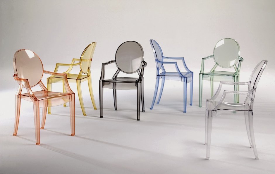 Chaises colorées