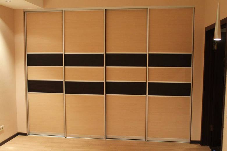 Armoire en MDF décoré en chêne