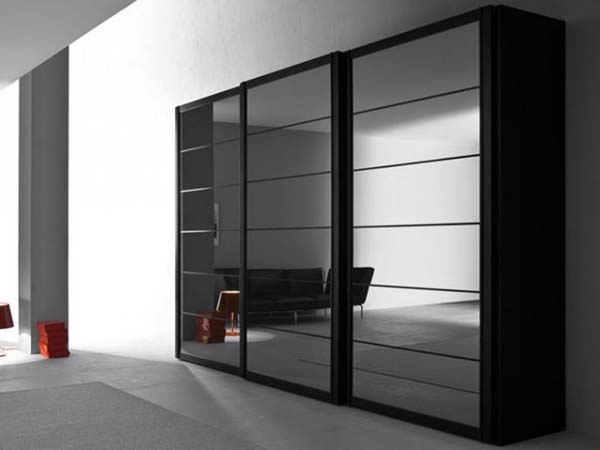 Armoire coulissante noire avec un vitrage