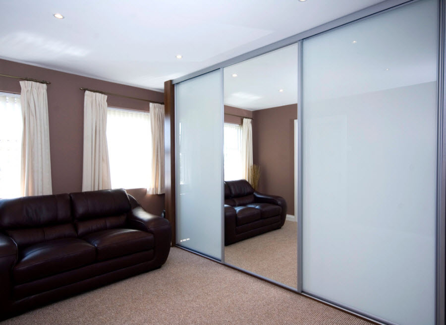 Armoire coulissante pour un salon