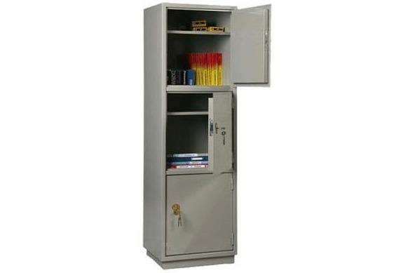 Armoire à trois sections