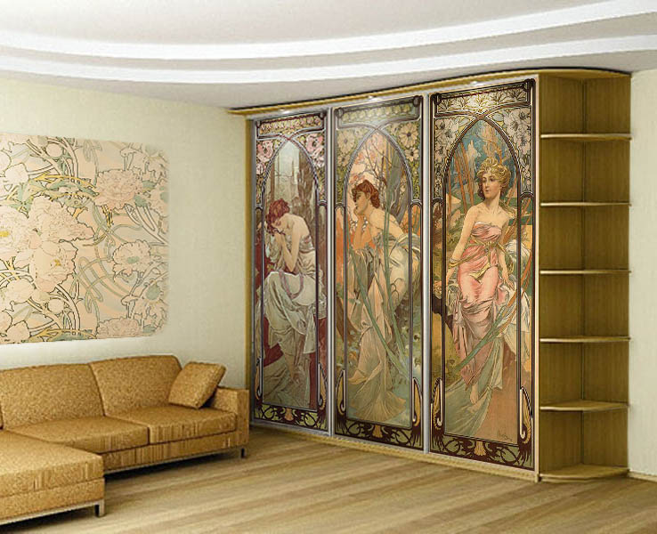 Armoire avec fresques