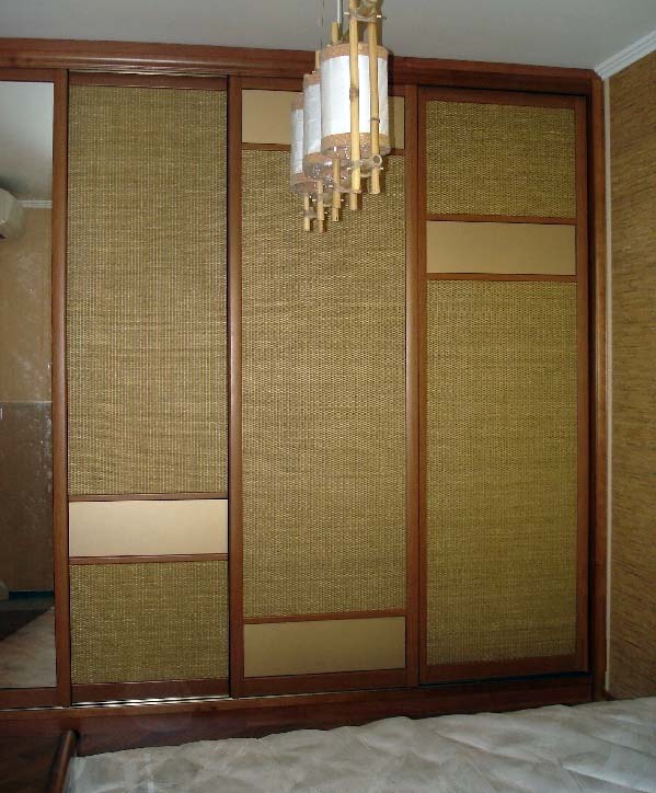 Armoire avec rotin