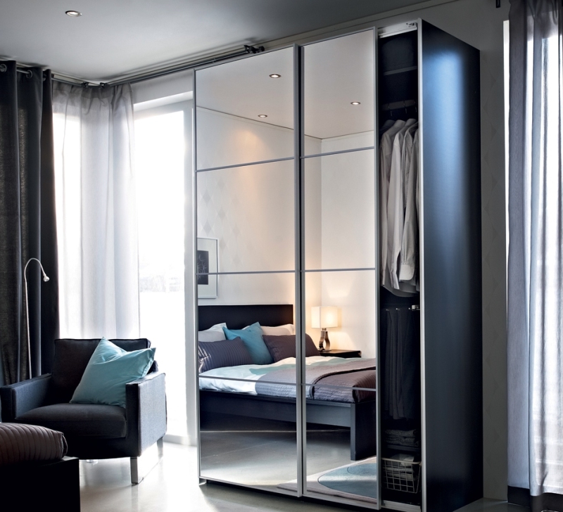 Armoire avec miroirs