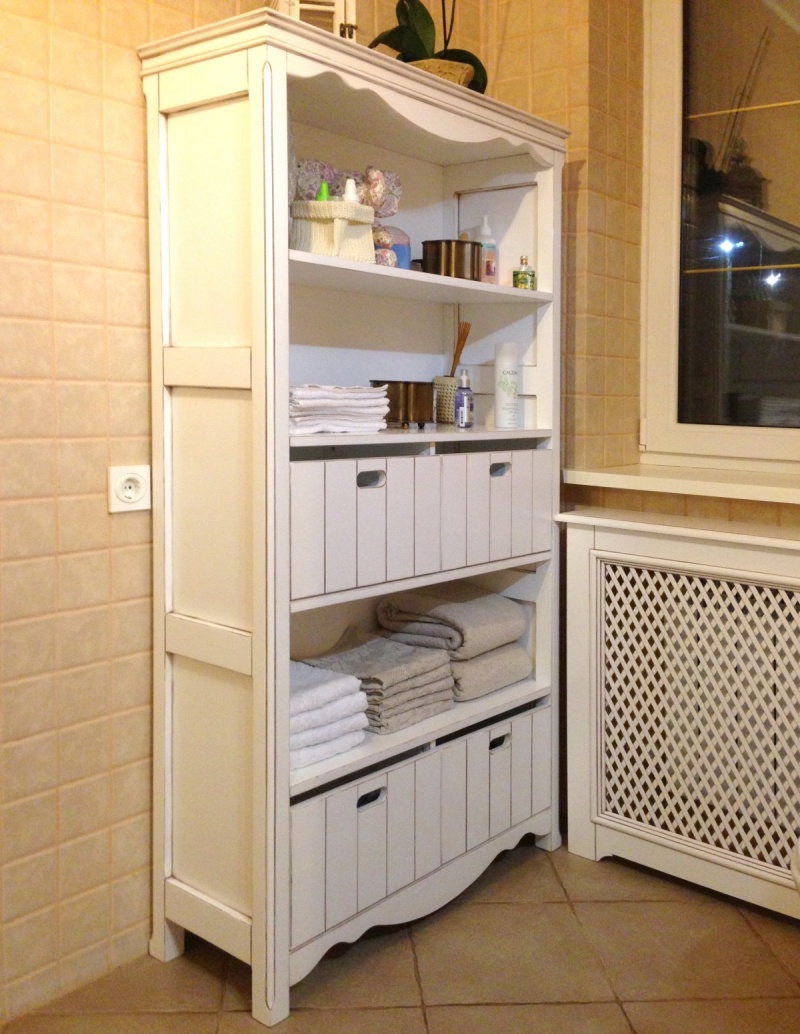 Armoire dans la salle de bain - Provence