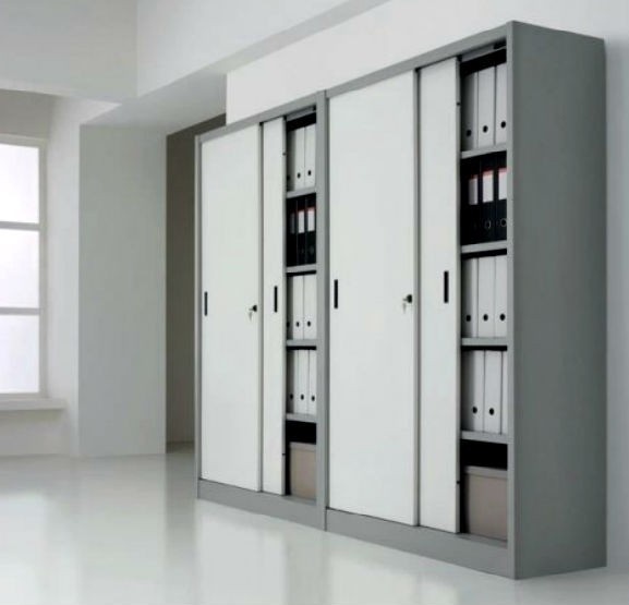 Armoires métalliques d'archives à l'intérieur