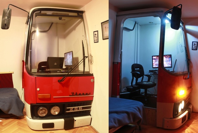 Voiture Satro à l'intérieur de la maison