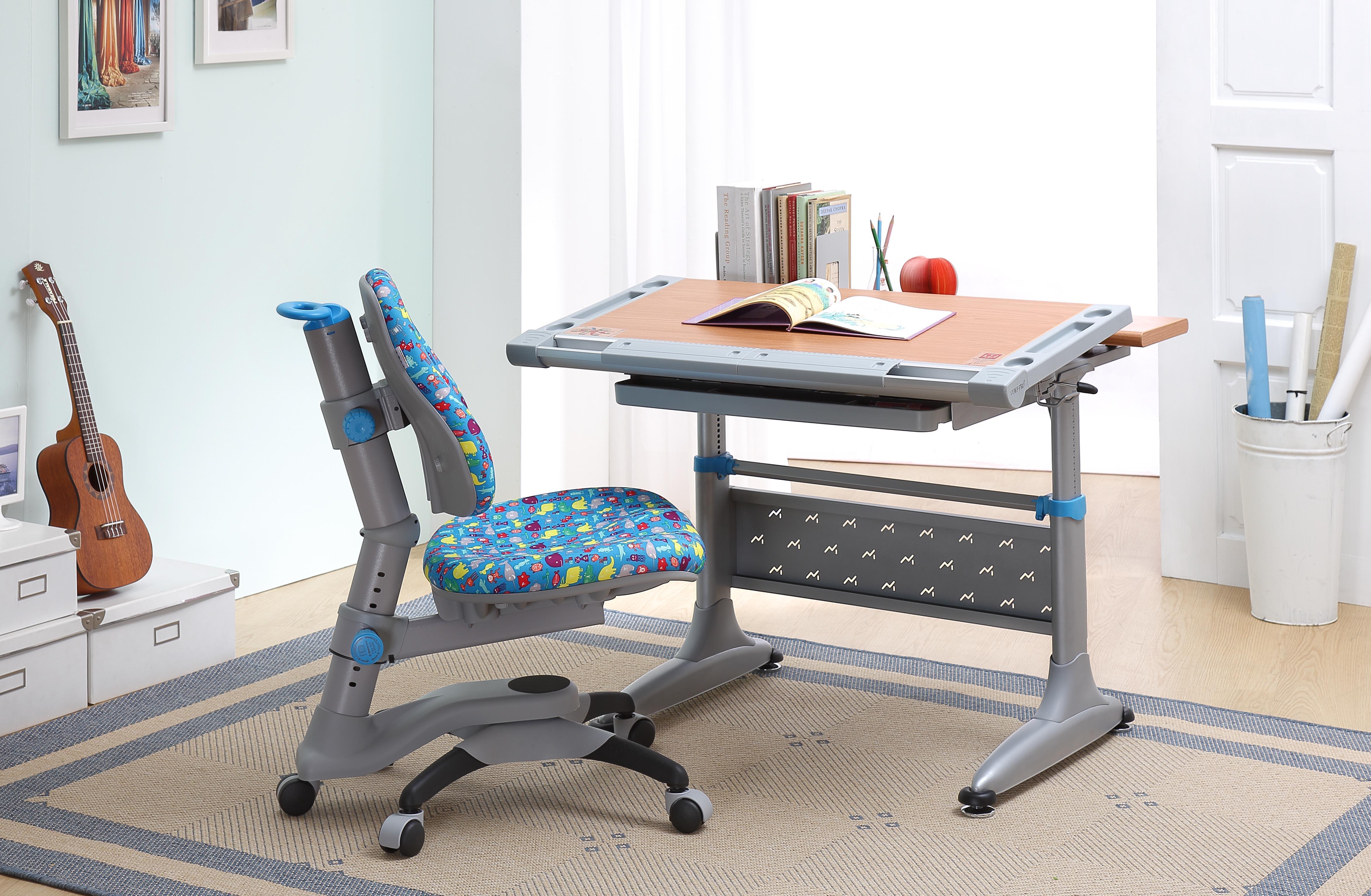 Table et chaise pour l'étudiant