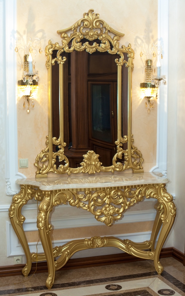 Coiffeuse dorée