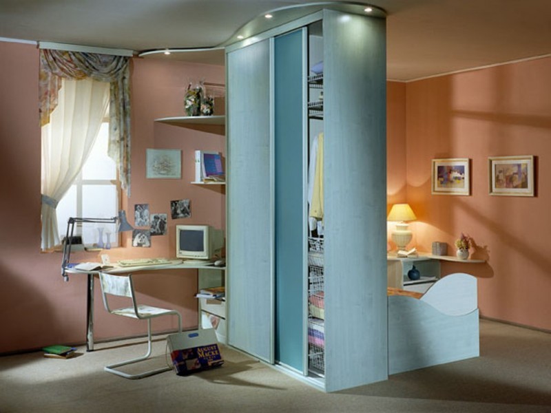Armoire étroite