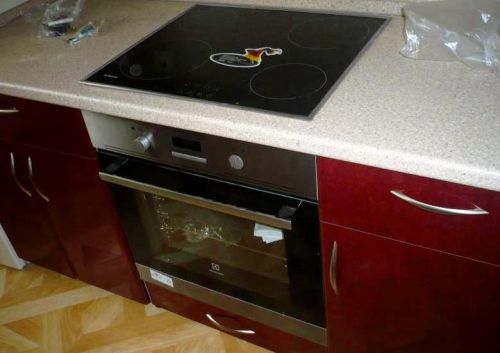 La plaque de cuisson et le four sont séparés et indépendants l'un de l'autre