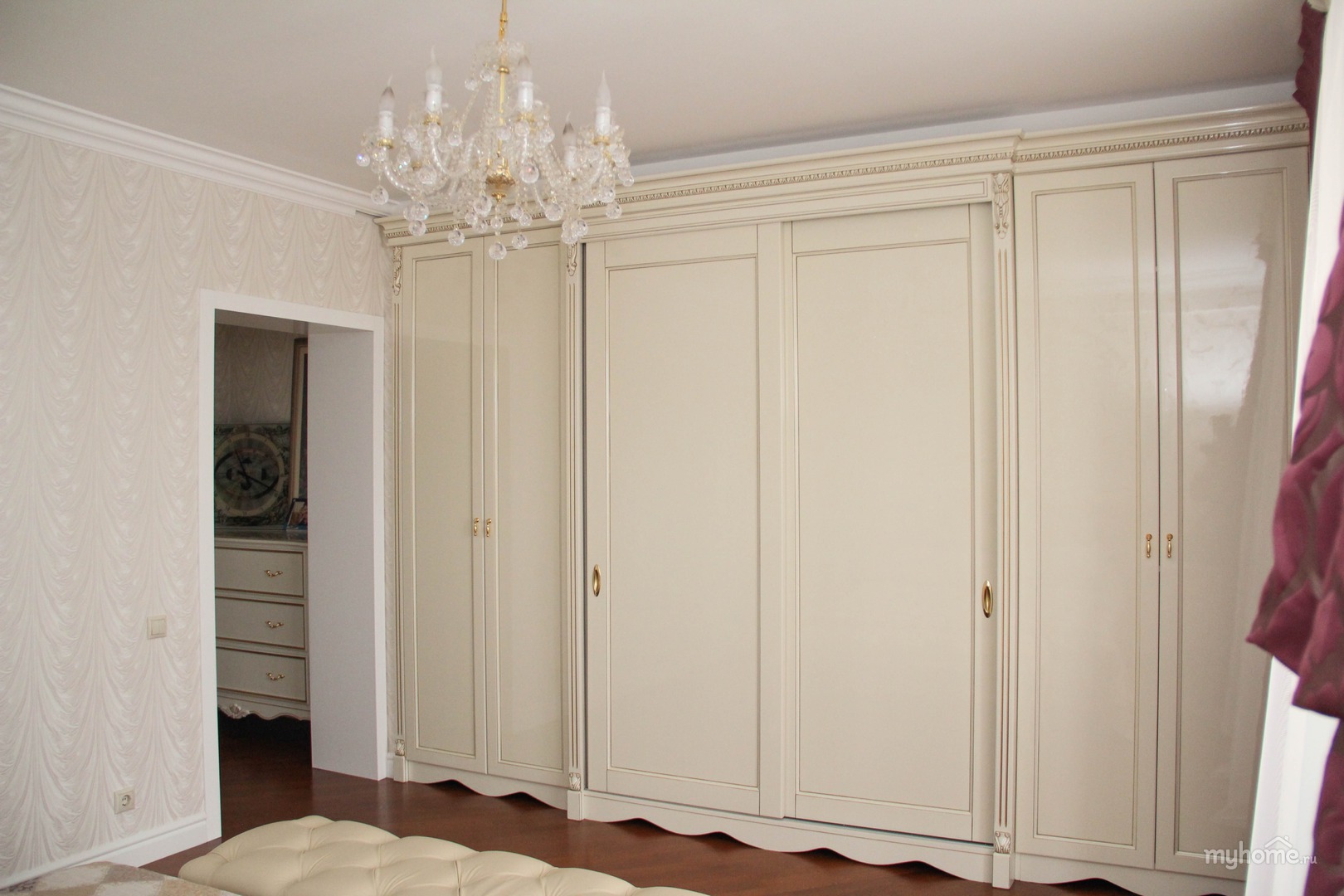 Armoire encastrée aux couleurs pastel