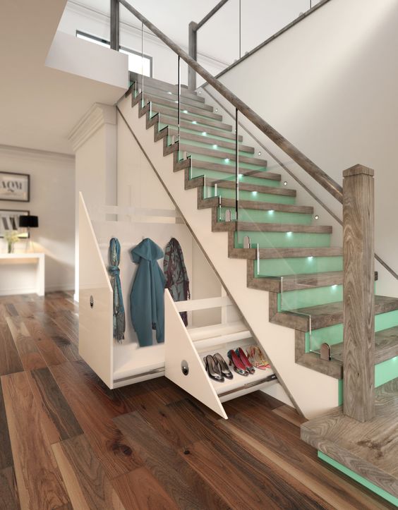 Tiroir sous l'escalier
