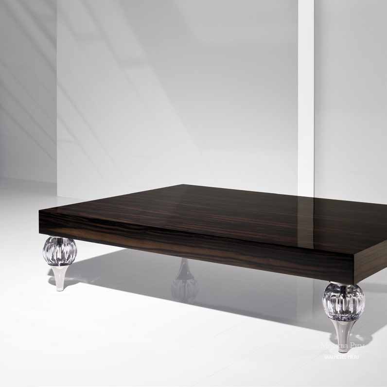 Table basse avec pieds bas