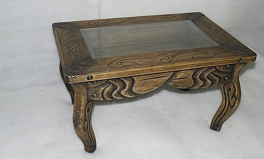 Table basse joliment décorée