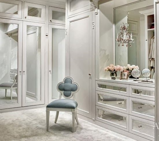 Armoire miroir à l'intérieur