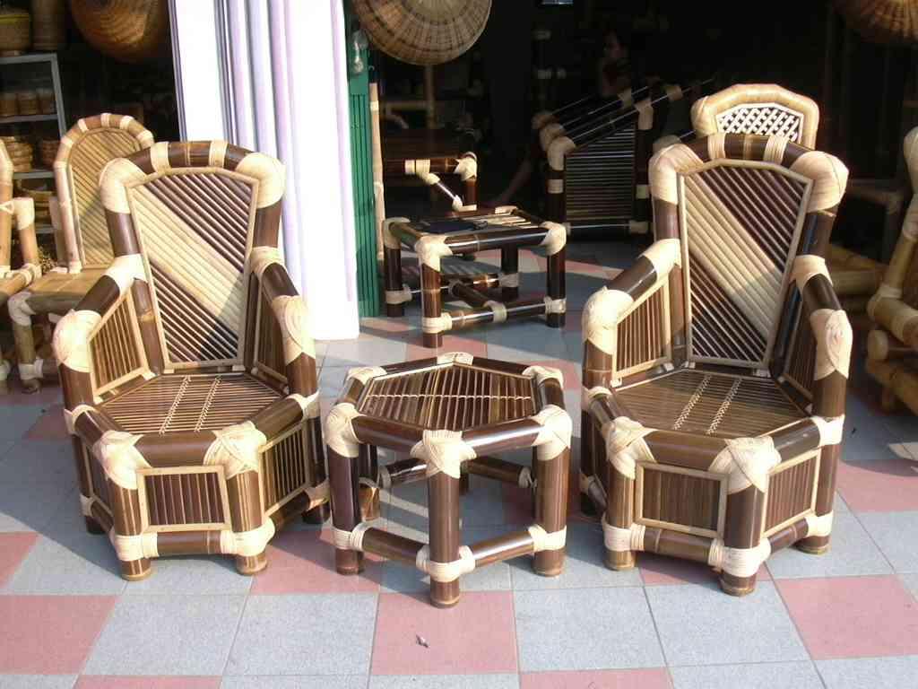 Meubles et bancs en bambou