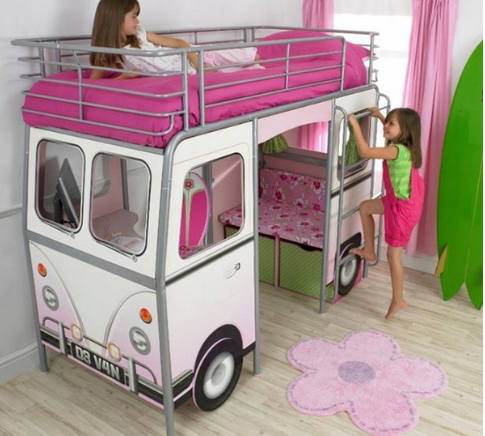 Lit blanc et rose pour deux enfants