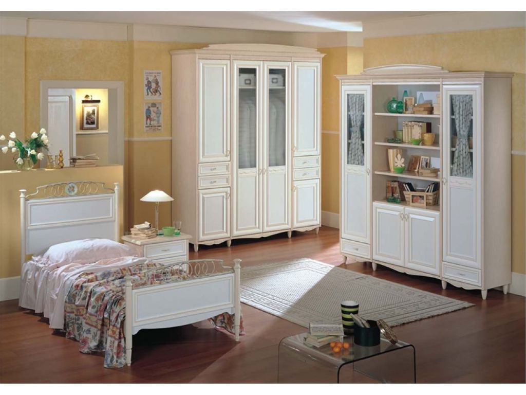 Mobilier de chambre blanc