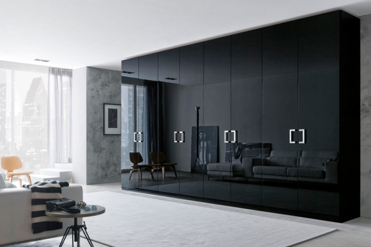Grande armoire noire