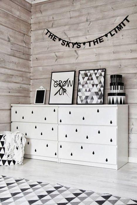 Commode noir et blanc