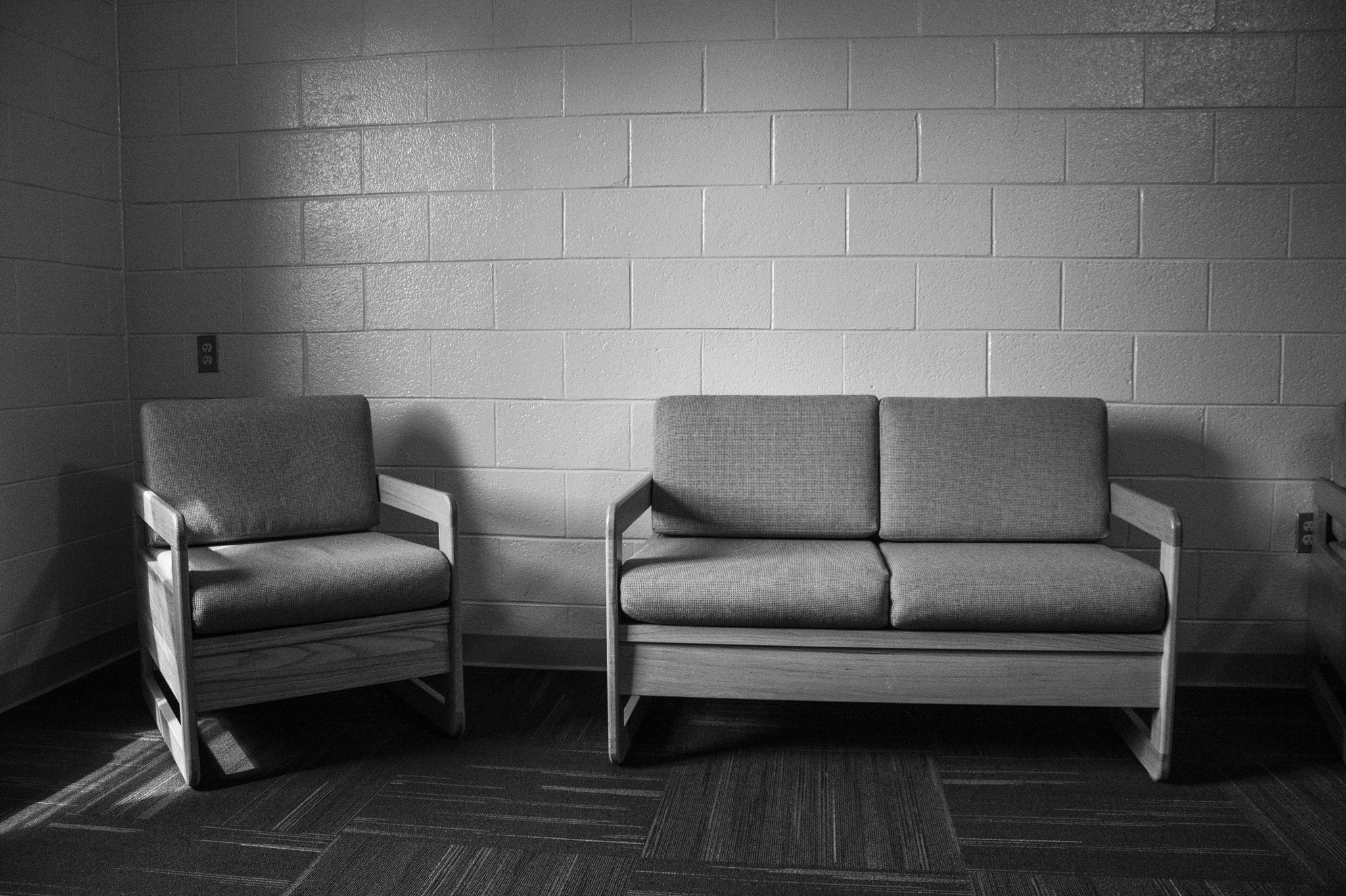 Canapé et fauteuil en gris