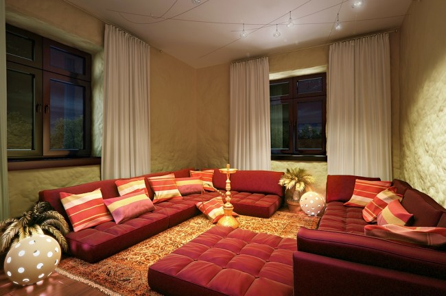 L'intérieur du narguilé est généralement conservé dans un style oriental.