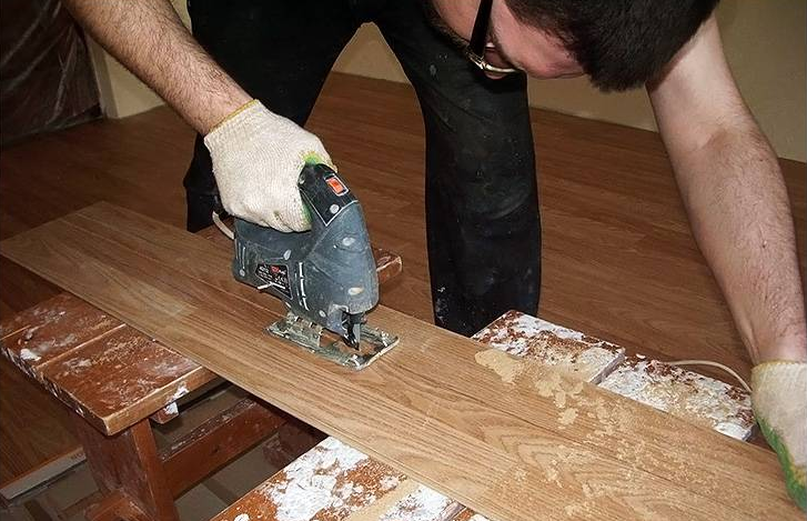 Nous fabriquons des pièces de table en aggloméré