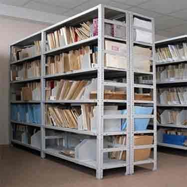 Étagères à livres en métal pour meubles dans la bibliothèque