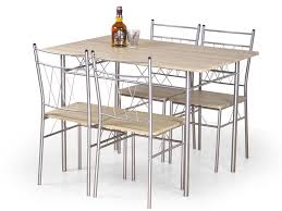 Set pour la salle à manger dans l'appartement