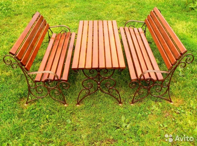 Meubles chaussés en mélèze