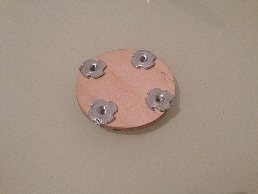 Fixation d'écrou de meuble