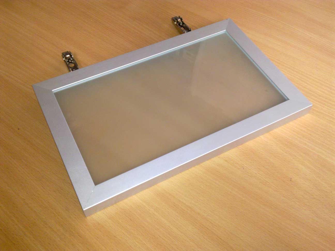 À propos du profilé de meubles à cadre en aluminium
