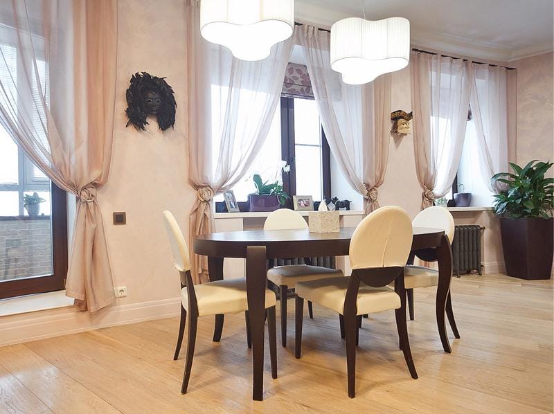 Table ovale en bois