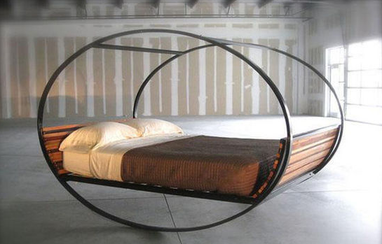 Lit pratique avec une structure ronde en métal