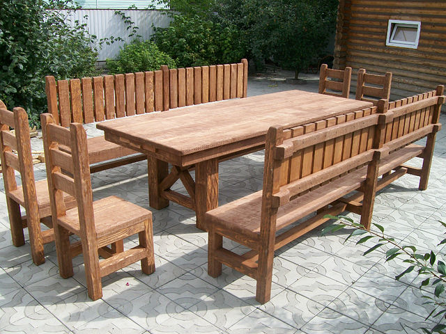 Tables pratiques pour aménager la véranda