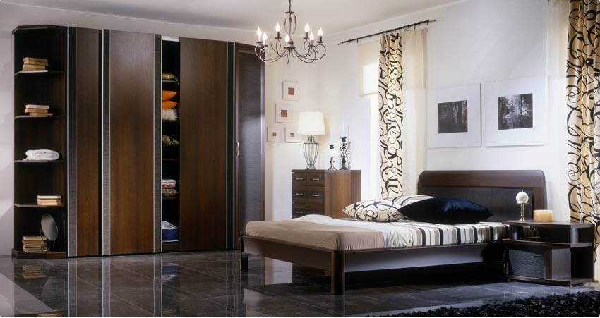 Armoire coulissante dans une chambre