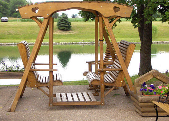 Mobilier de jardin en forme de balançoire