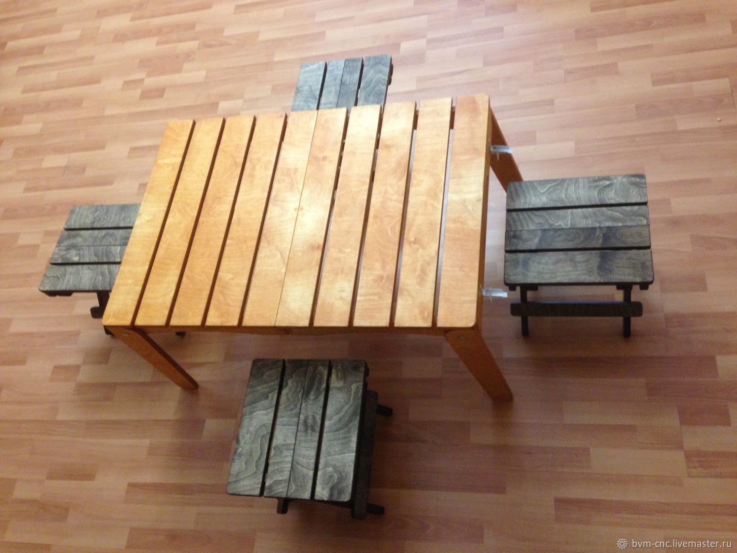 Tabourets de rue en bois gris
