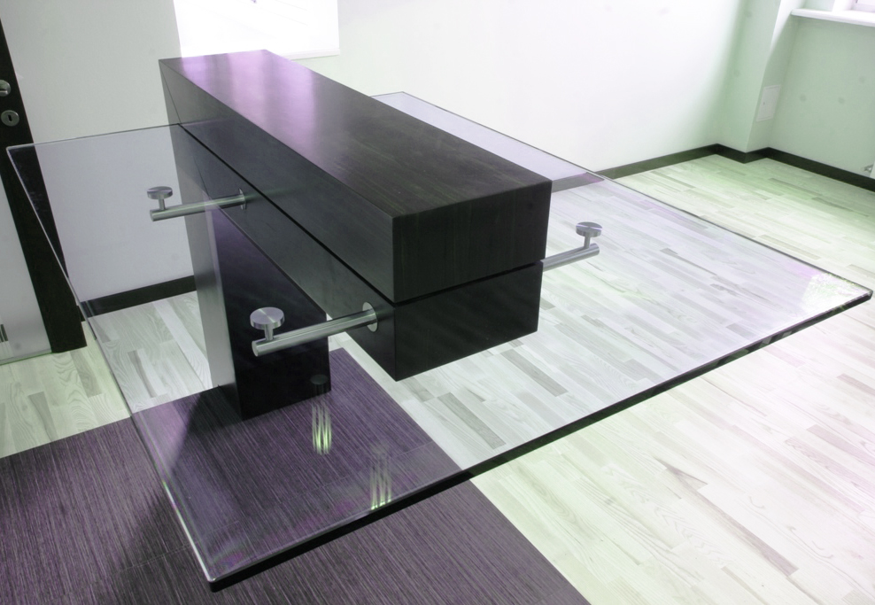 Grande table en verre