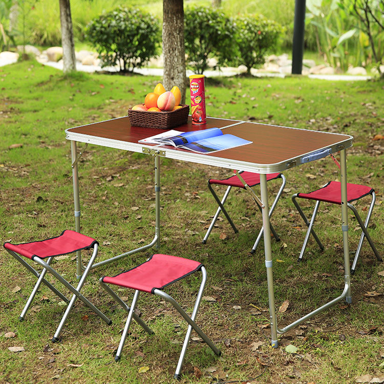 Table et 4 chaises