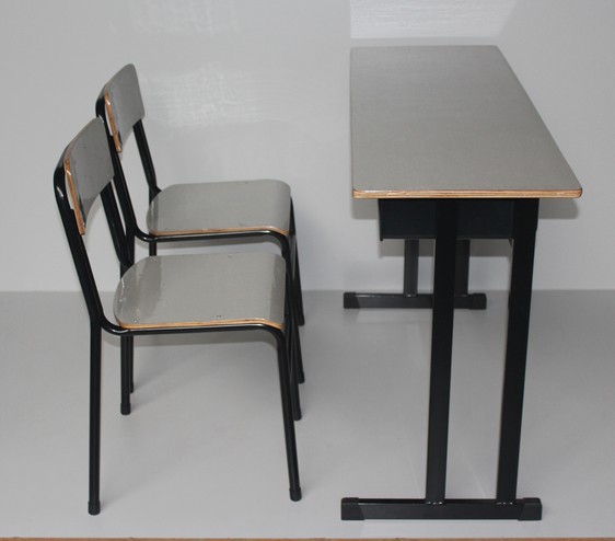 Table et chaise pour la bibliothèque