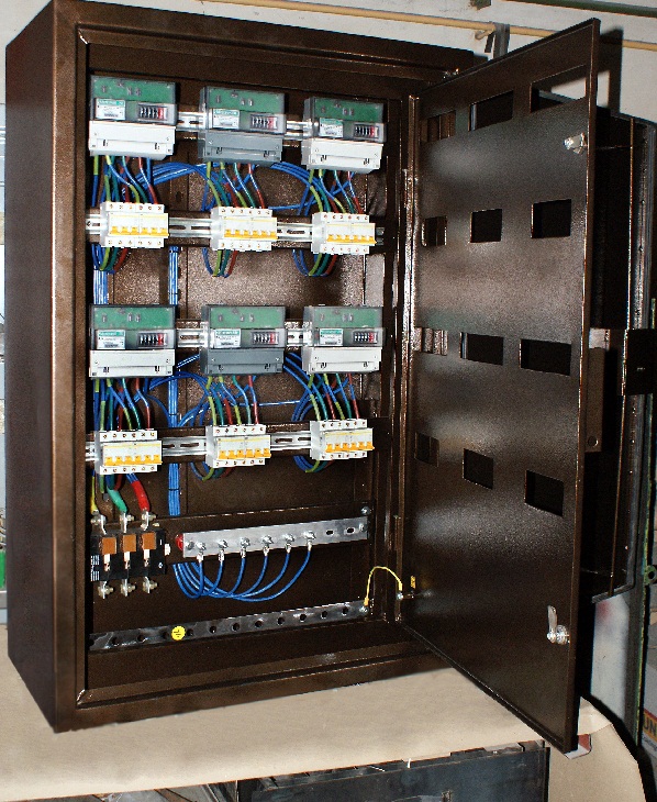 Armoire de compteur d'électricité sombre