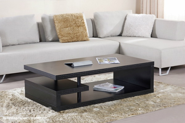 Table basse foncée
