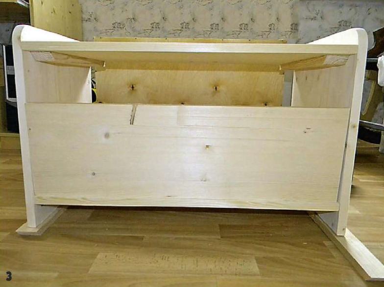 Nous fixons la partie avant de la commode