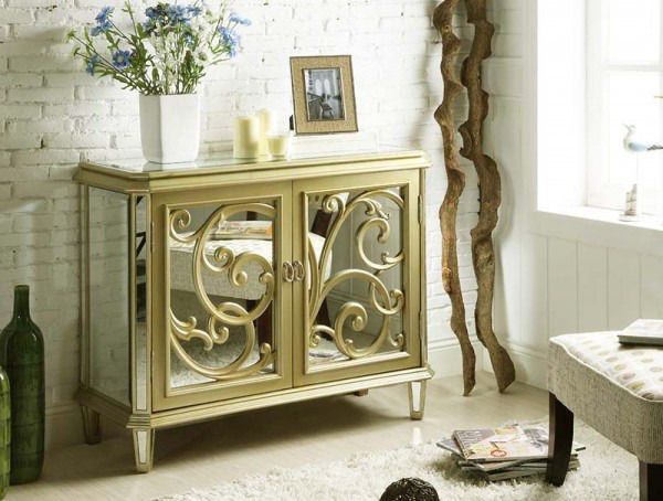 Mobilier en miroir à l'intérieur - originalité et effets optiques