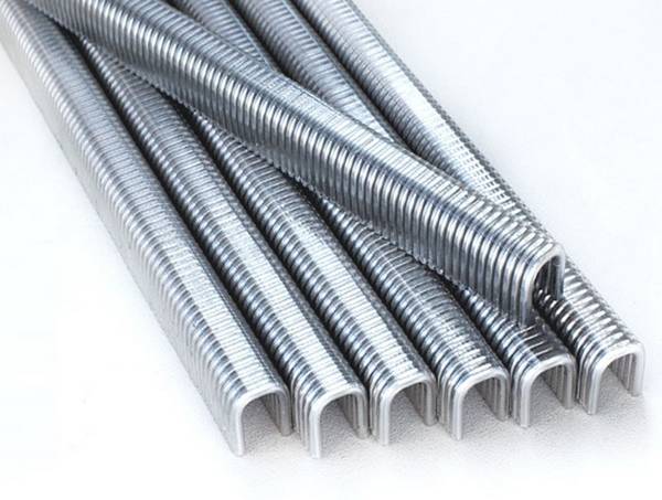 Agrafes en aluminium