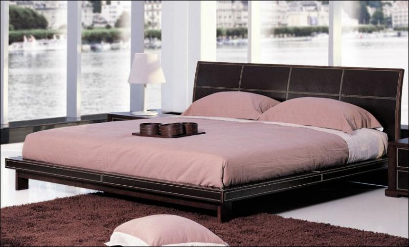 Grand lit double en cuir