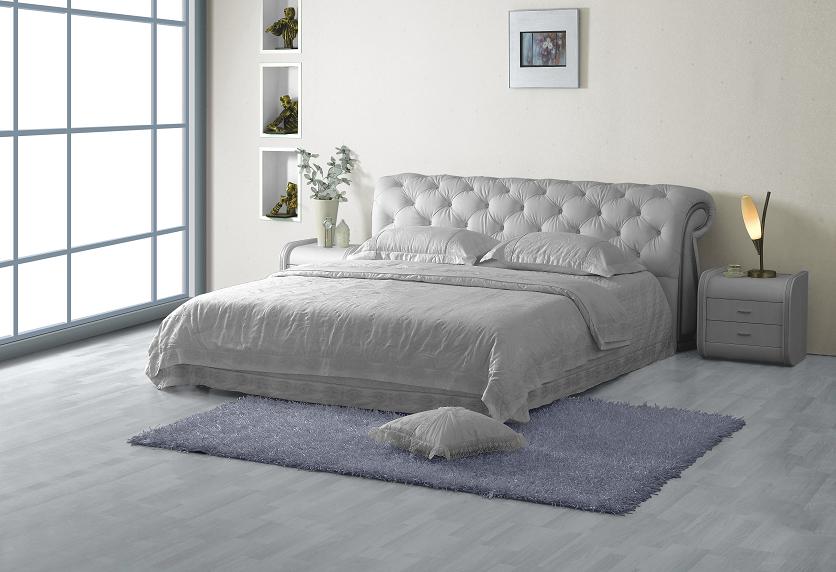 Grand lit double en cuir